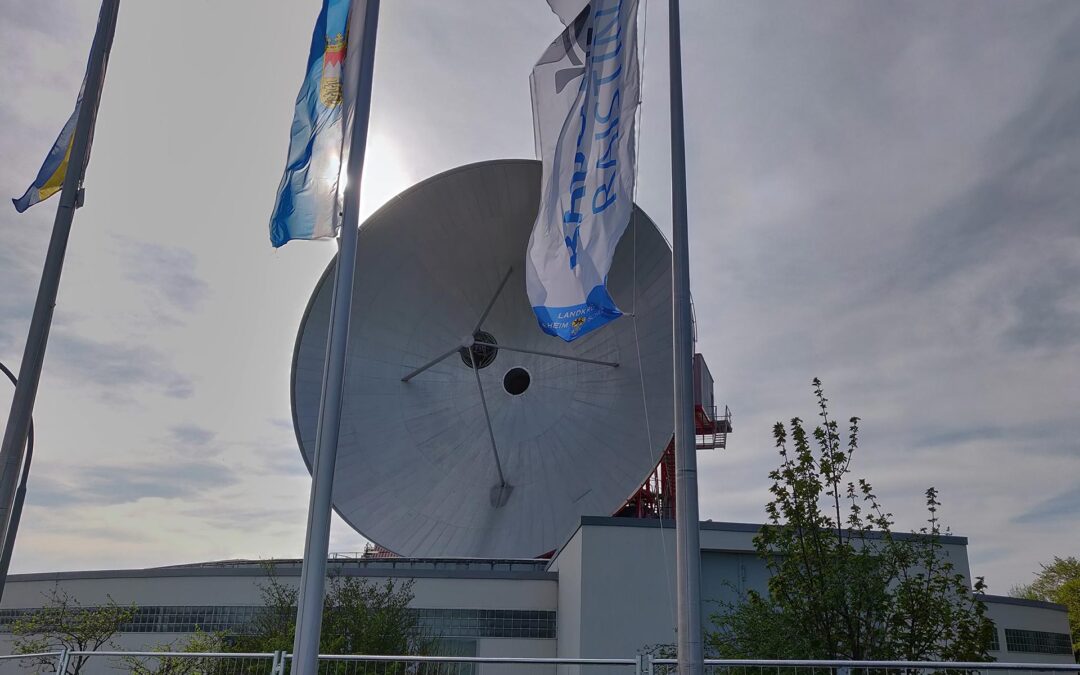 Neue Hülle für das Radom in Raisting